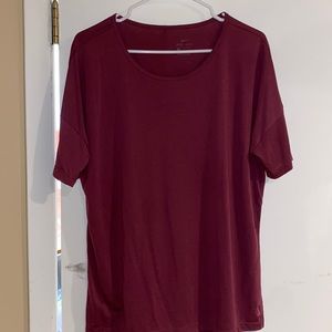 Women’s Nike basic tee size large